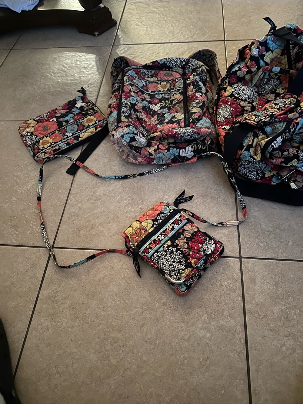 VINTAGE VERA BRADLEY 4pc DUFFLE BAG/CROSSBODY/BACK PACK-(HAS STAIN SEE PIC)/ IPA